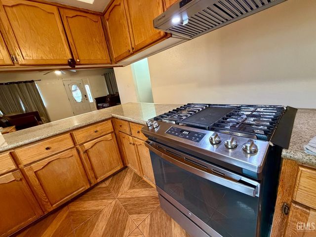 917 P Street, Bakersfield, CA 93304