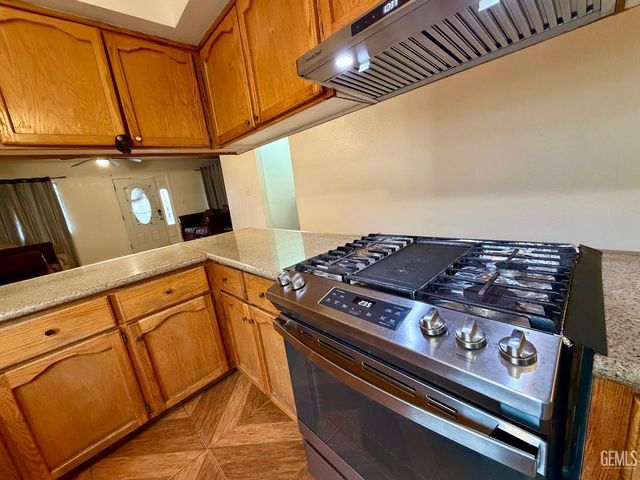 917 P Street, Bakersfield, CA 93304