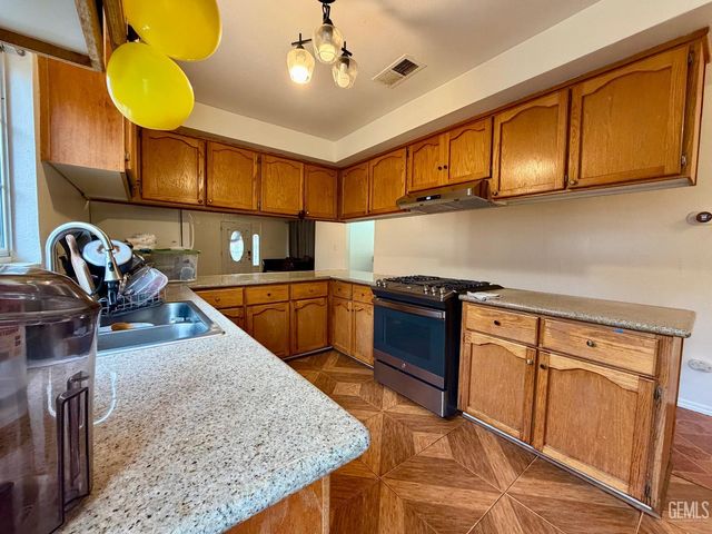 917 P Street, Bakersfield, CA 93304