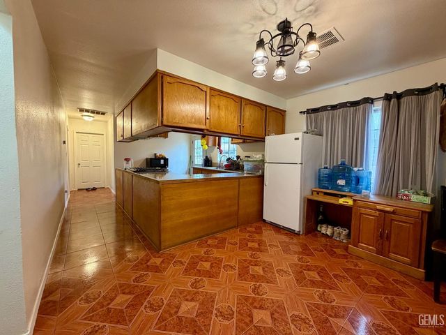 917 P Street, Bakersfield, CA 93304