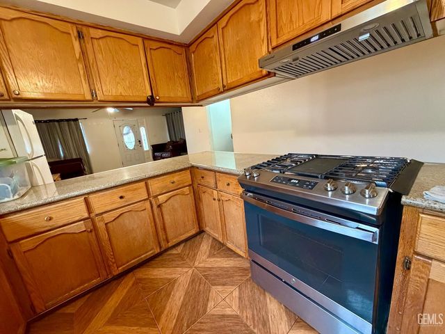 917 P Street, Bakersfield, CA 93304