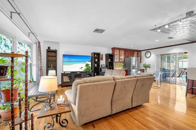 1911 N 53rd Ave, Hollywood, FL 33021