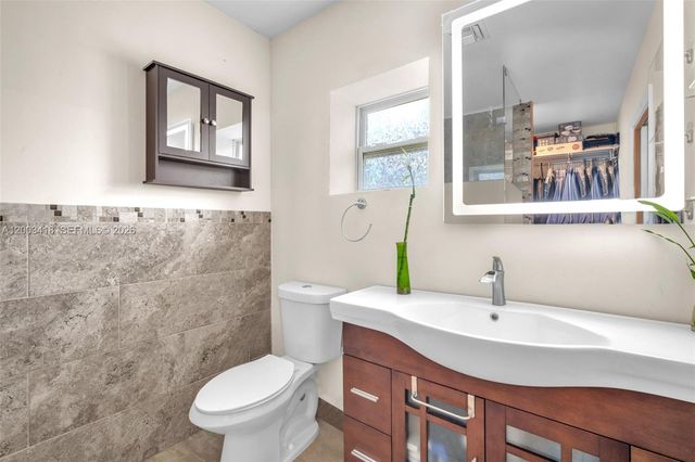 1911 N 53rd Ave, Hollywood, FL 33021