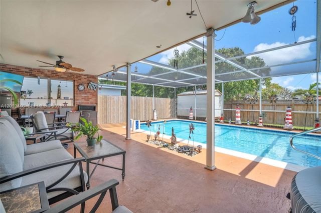 1911 N 53rd Ave, Hollywood, FL 33021