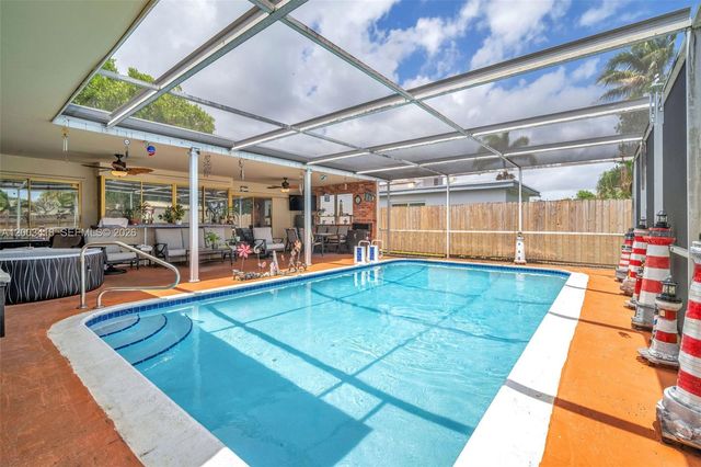 1911 N 53rd Ave, Hollywood, FL 33021