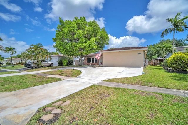 1911 N 53rd Ave, Hollywood, FL 33021