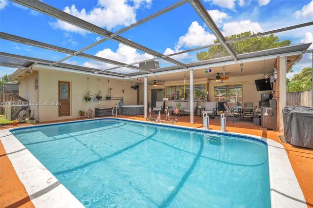 1911 N 53rd Ave, Hollywood, FL 33021