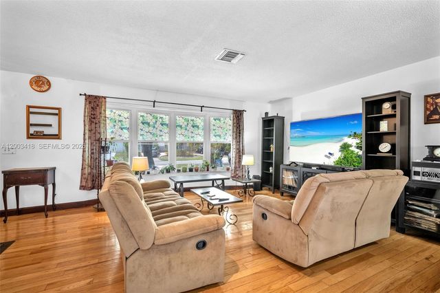 1911 N 53rd Ave, Hollywood, FL 33021