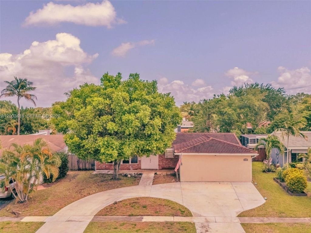 1911 N 53rd Ave, Hollywood, FL 33021