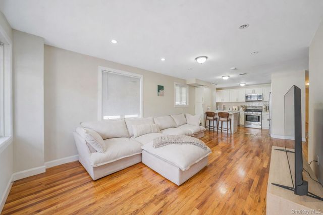 2858 Sampson Avenue, Bronx, NY 10465