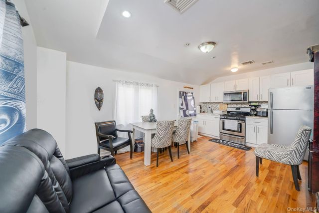 2858 Sampson Avenue, Bronx, NY 10465
