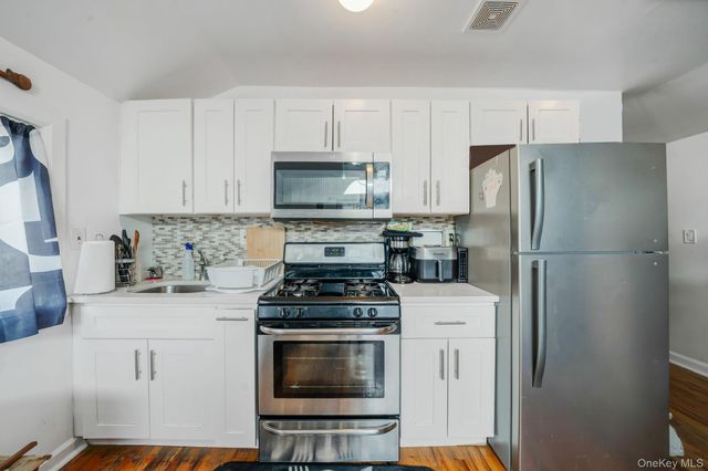 2858 Sampson Avenue, Bronx, NY 10465