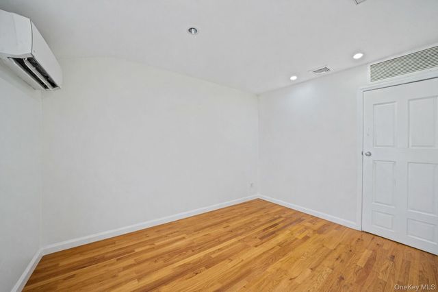 2858 Sampson Avenue, Bronx, NY 10465