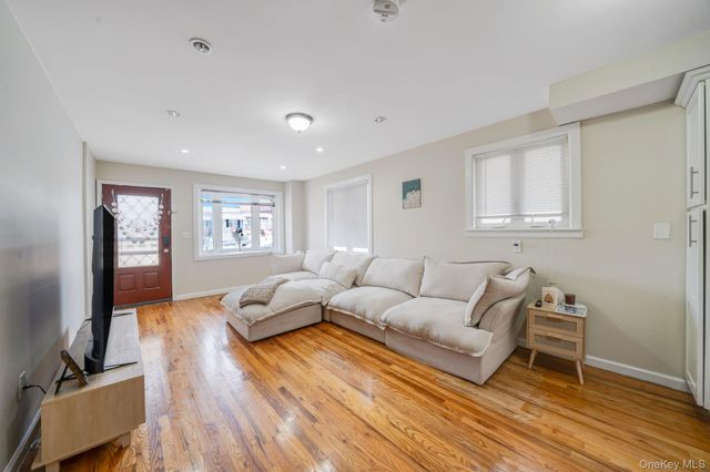2858 Sampson Avenue, Bronx, NY 10465