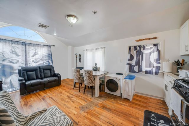 2858 Sampson Avenue, Bronx, NY 10465