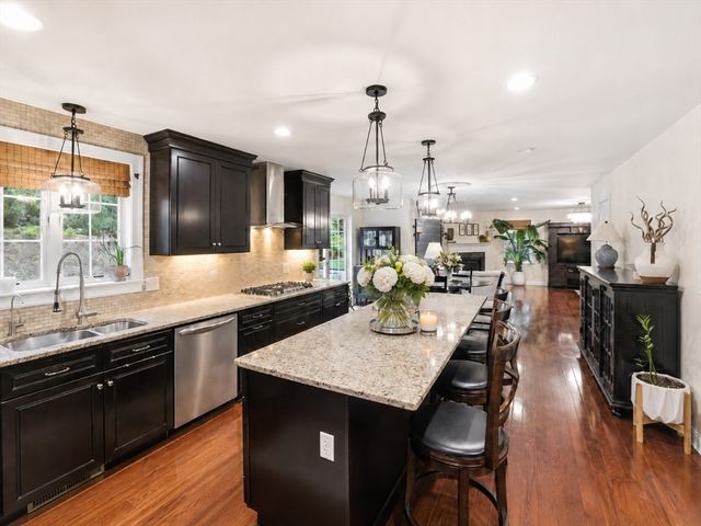 4 Murray Hill Circle, Wilmington, MA 01887