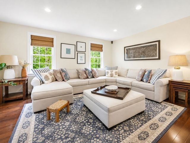 4 Murray Hill Circle, Wilmington, MA 01887