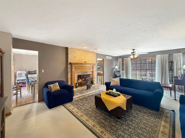 490 W 75 S, Valparaiso, IN 46385