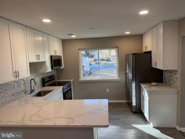 402 WARBURTON OAKS DR, Fort Washington, MD 20744