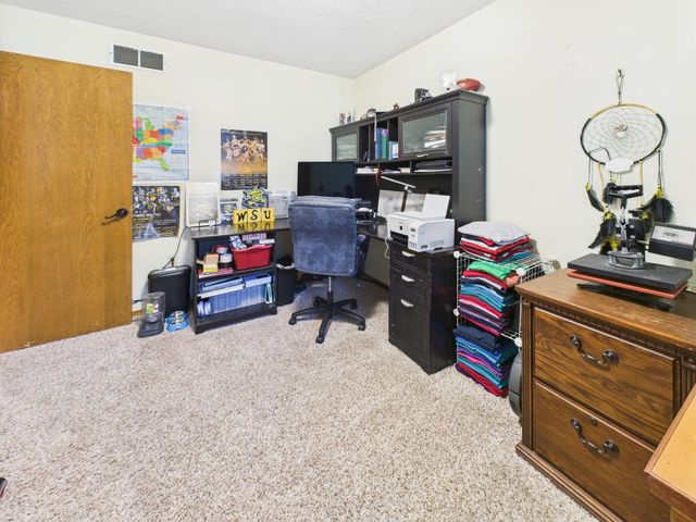 1700 E Southridge Cir, Derby, KS 67037