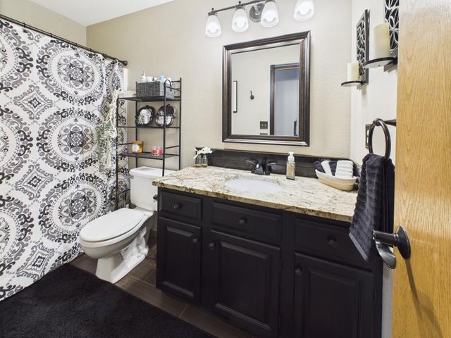 1700 E Southridge Cir, Derby, KS 67037