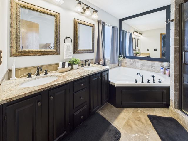 1700 E Southridge Cir, Derby, KS 67037