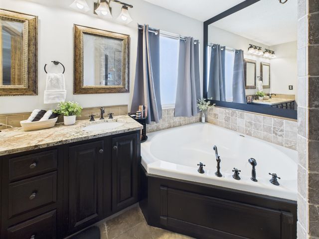 1700 E Southridge Cir, Derby, KS 67037