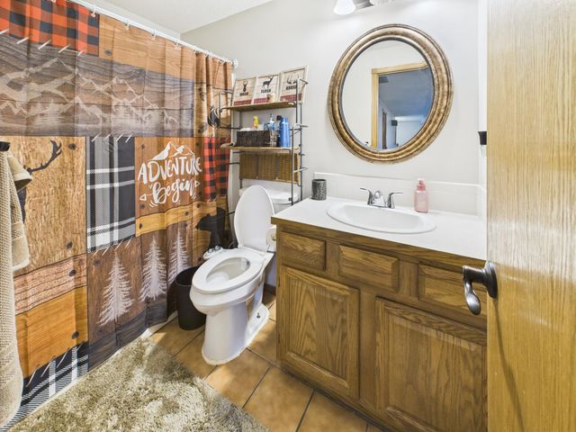 1700 E Southridge Cir, Derby, KS 67037