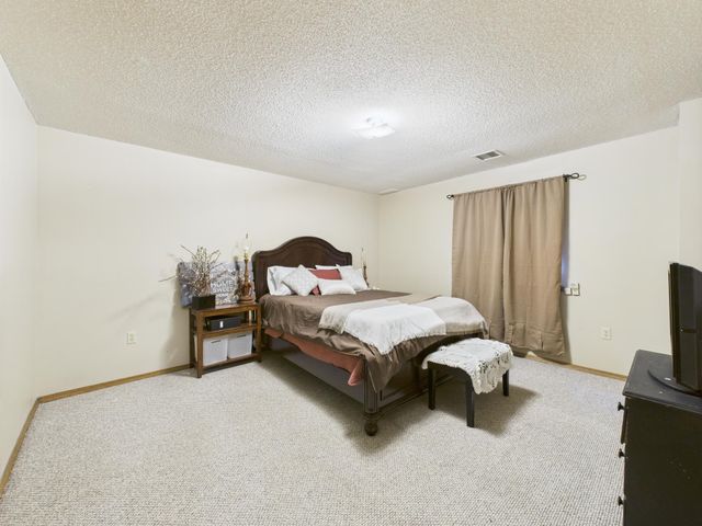 1700 E Southridge Cir, Derby, KS 67037