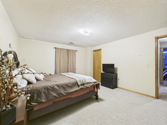 1700 E Southridge Cir, Derby, KS 67037