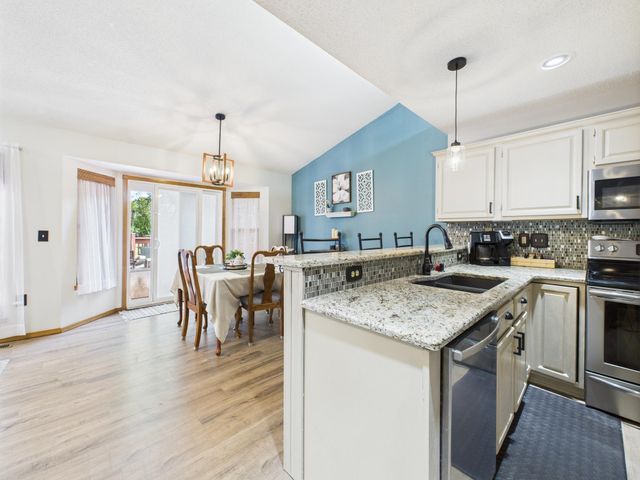 1700 E Southridge Cir, Derby, KS 67037