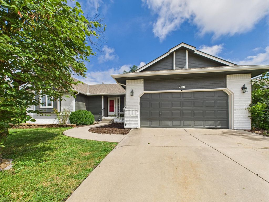 1700 E Southridge Cir, Derby, KS 67037