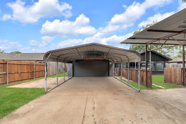 1338 Beechwood Drive, Lewisville, TX 75067