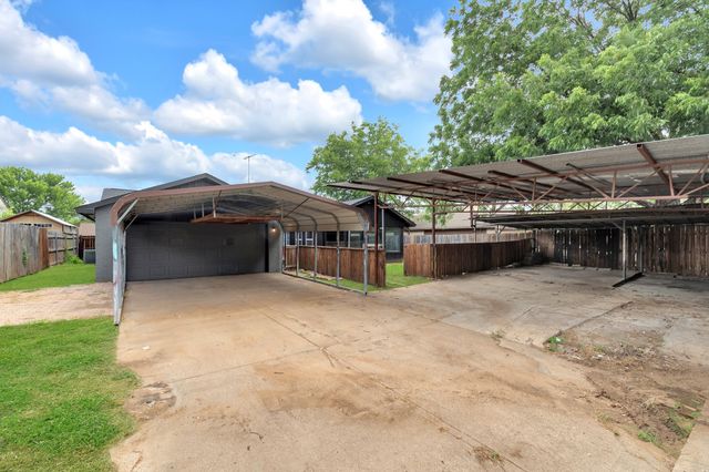 1338 Beechwood Drive, Lewisville, TX 75067