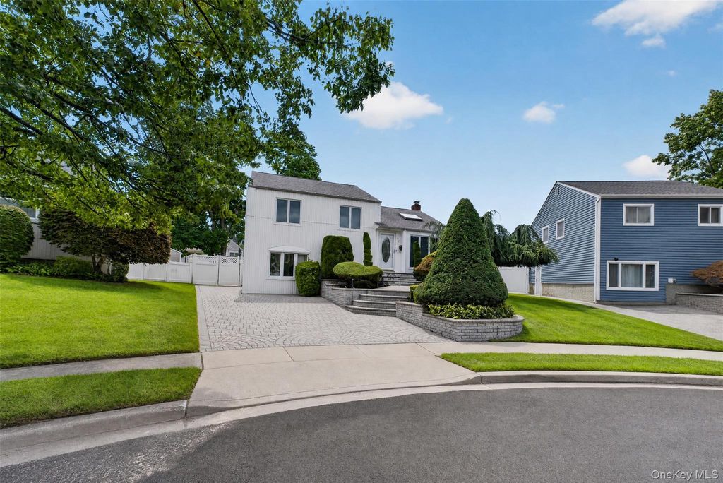68 Briarwood Lane, Plainview, NY 11803 — exterior