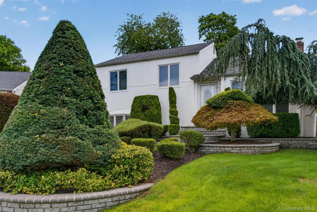 68 Briarwood Lane, Plainview, NY 11803 — photo 2