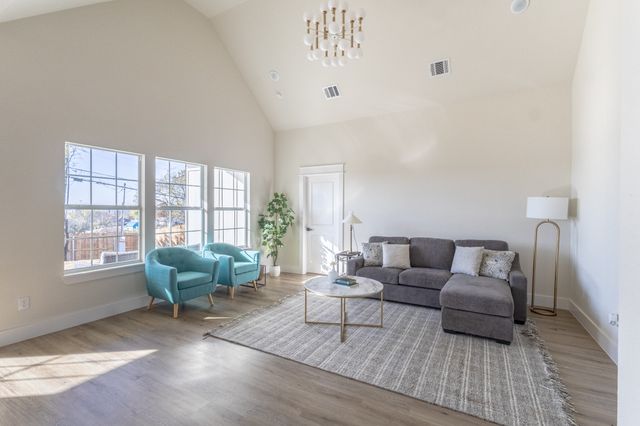 5221 Farnsworth Avenue, Fort Worth, TX 76107