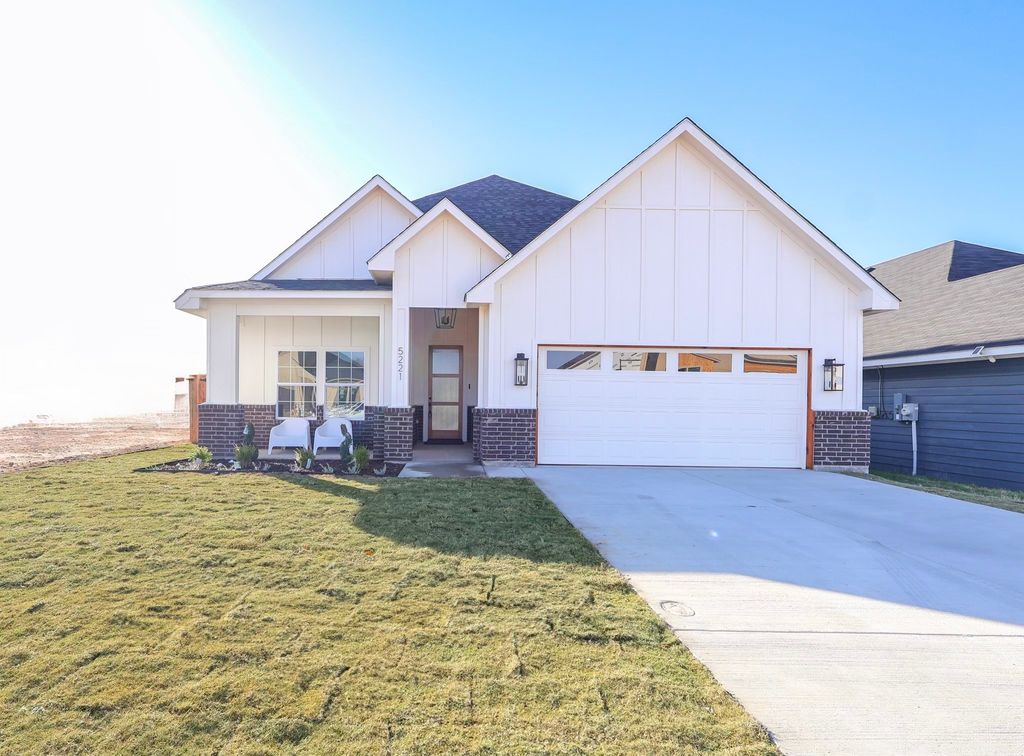 5221 Farnsworth Avenue, Fort Worth, TX 76107