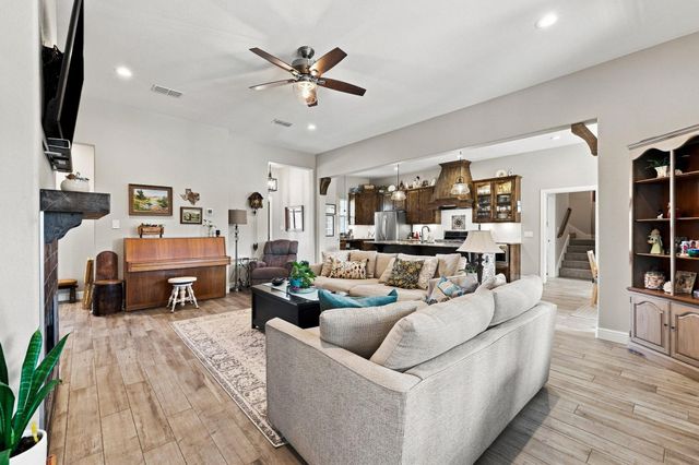 603 E Burks Street, Pilot Point, TX 76258