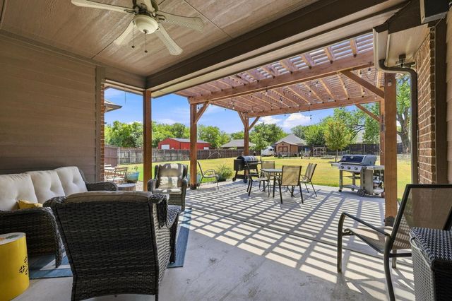 603 E Burks Street, Pilot Point, TX 76258