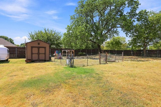 603 E Burks Street, Pilot Point, TX 76258