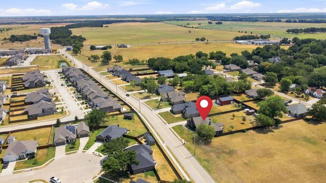 603 E Burks Street, Pilot Point, TX 76258