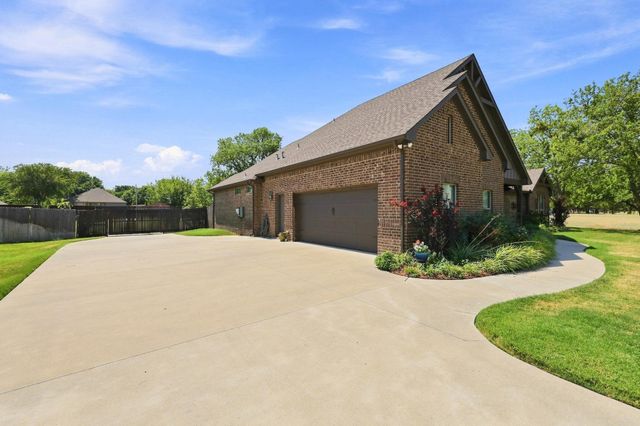 603 E Burks Street, Pilot Point, TX 76258