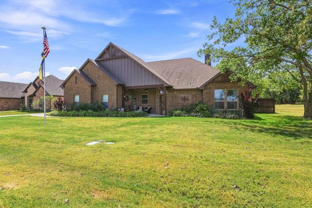 603 E Burks Street, Pilot Point, TX 76258