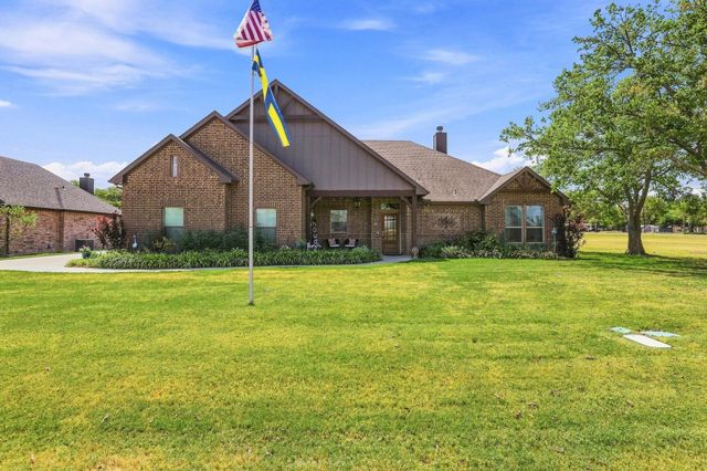 603 E Burks Street, Pilot Point, TX 76258