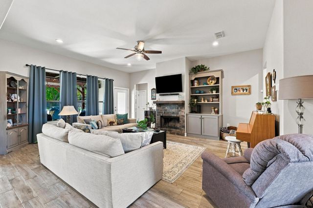 603 E Burks Street, Pilot Point, TX 76258
