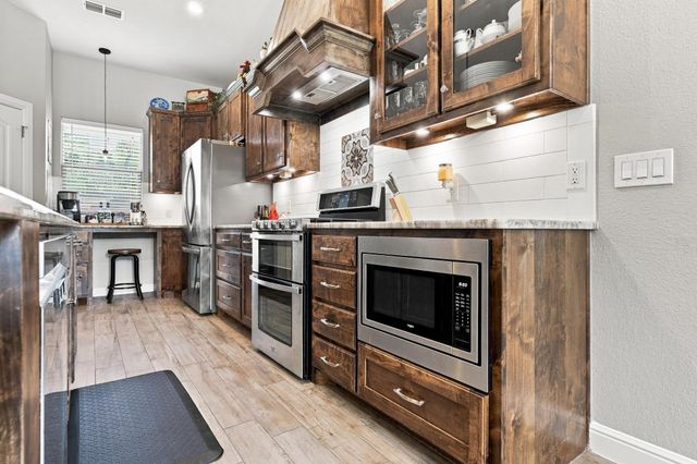 603 E Burks Street, Pilot Point, TX 76258