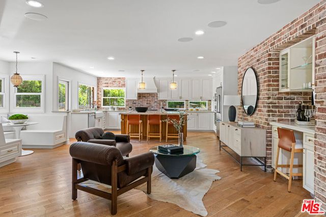 8045 Rayford Drive, Los Angeles, CA 90045
