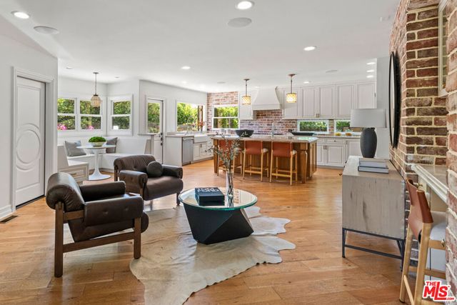 8045 Rayford Drive, Los Angeles, CA 90045