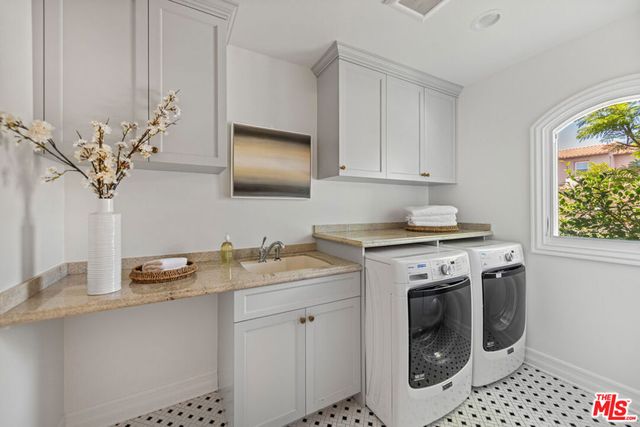 8045 Rayford Drive, Los Angeles, CA 90045